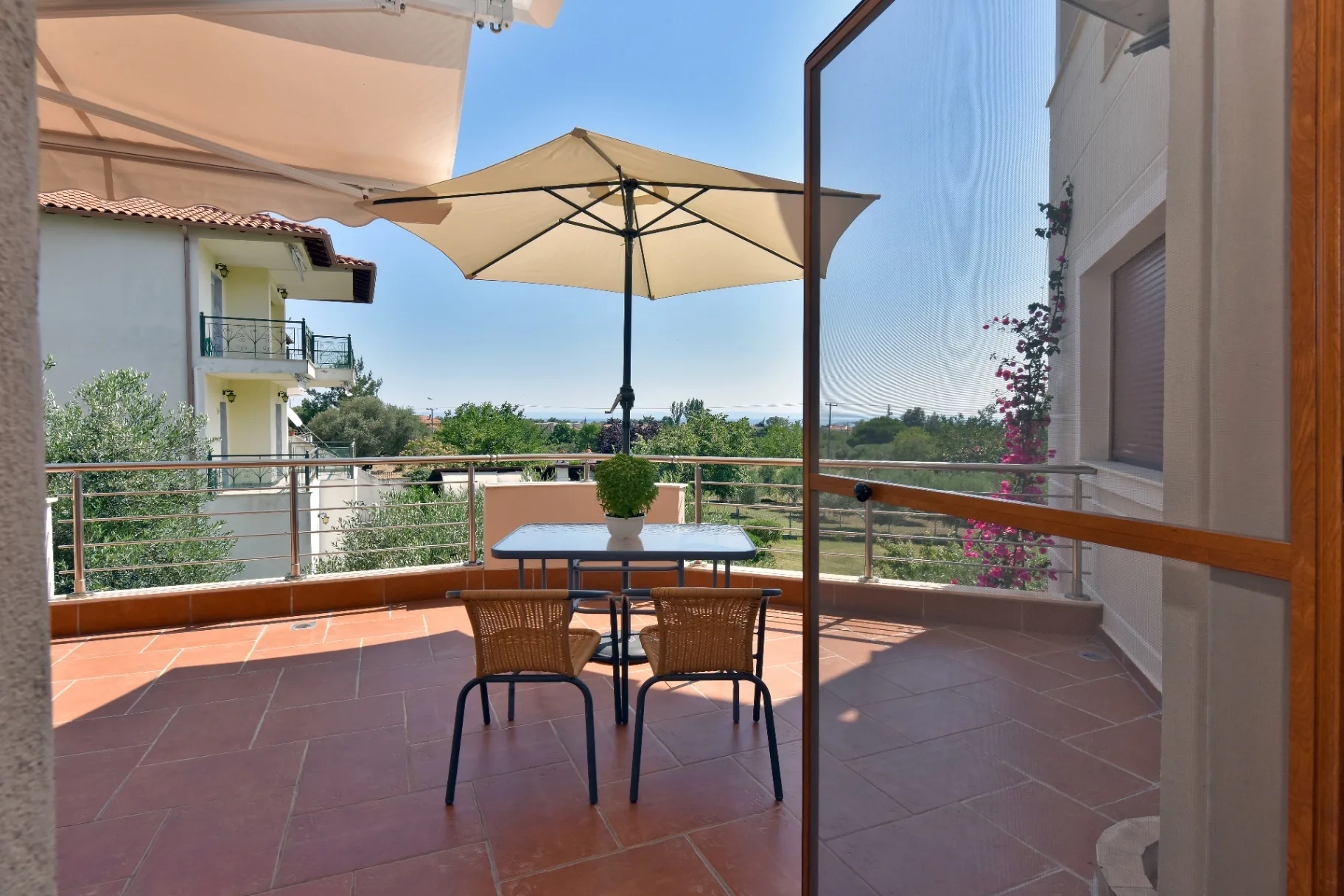 Romantic Stay with Garden & Balcony — view 1