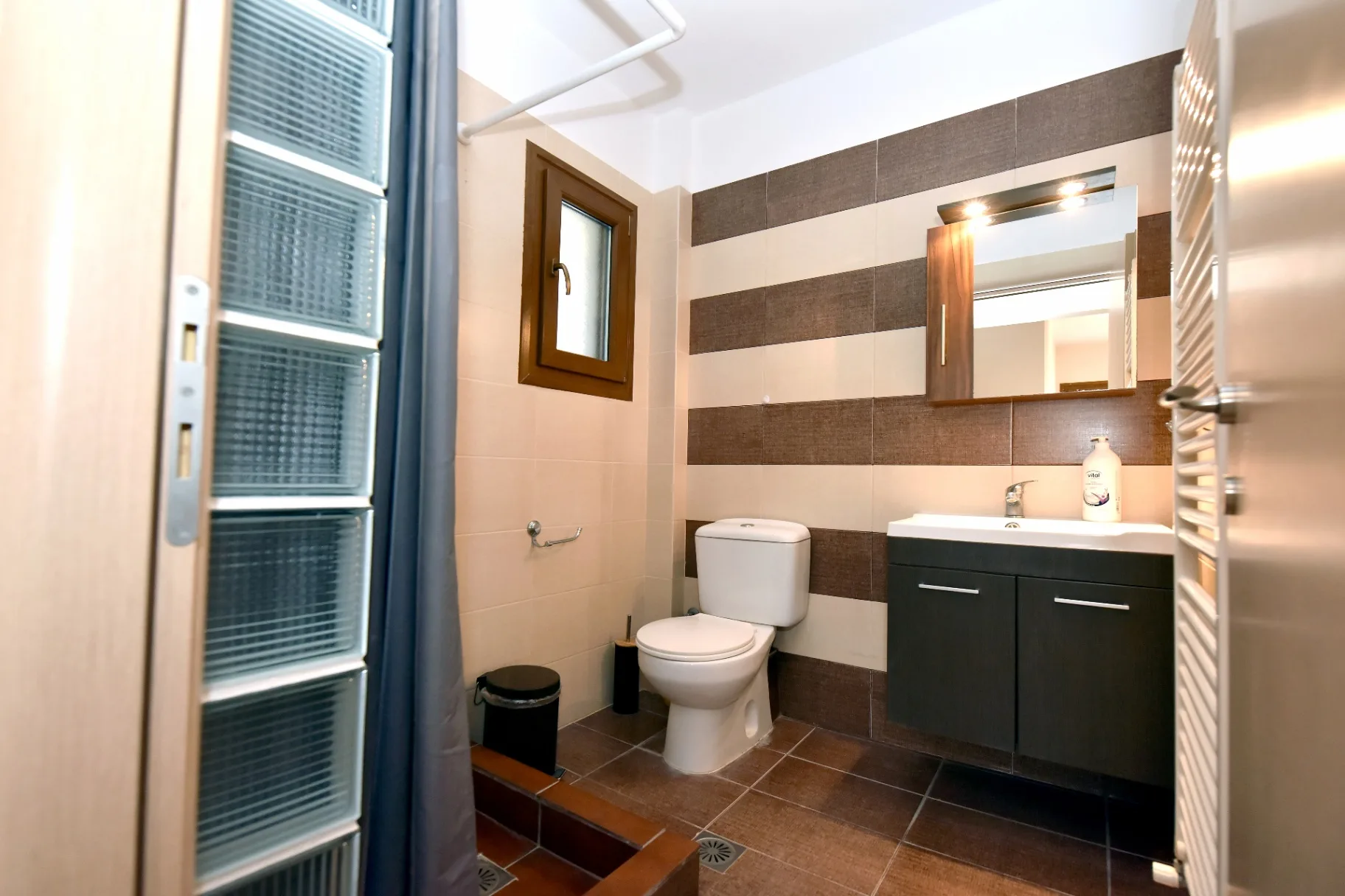 Serene Garden View Apartment — view 5
