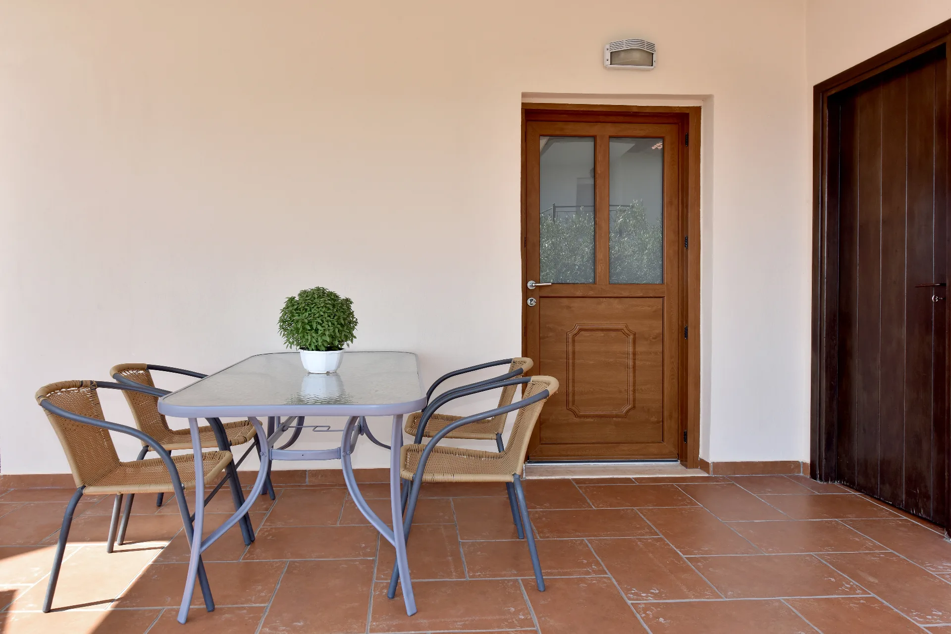 Serene Garden View Apartment — view 1