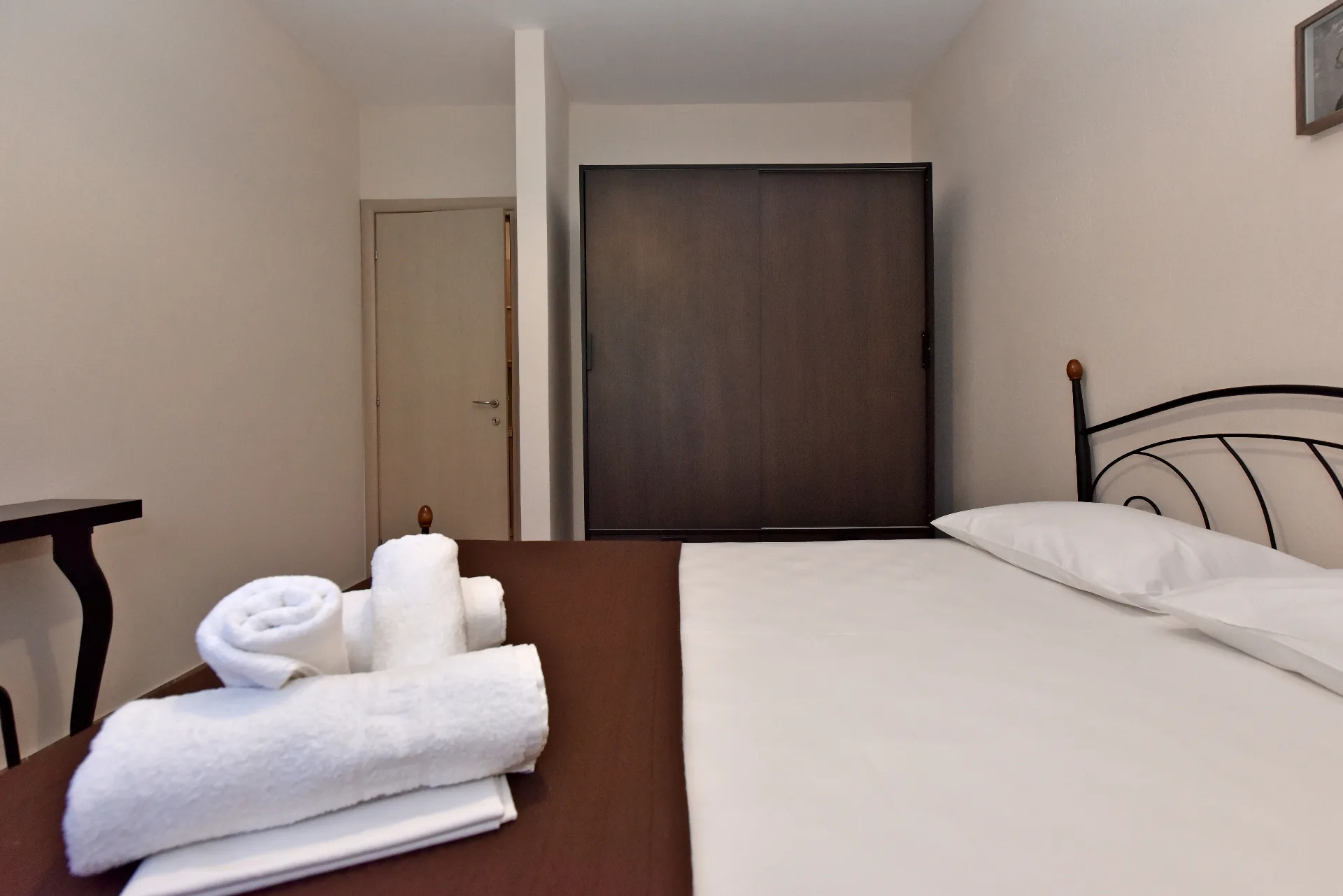 Serene Garden View Apartment — view 4