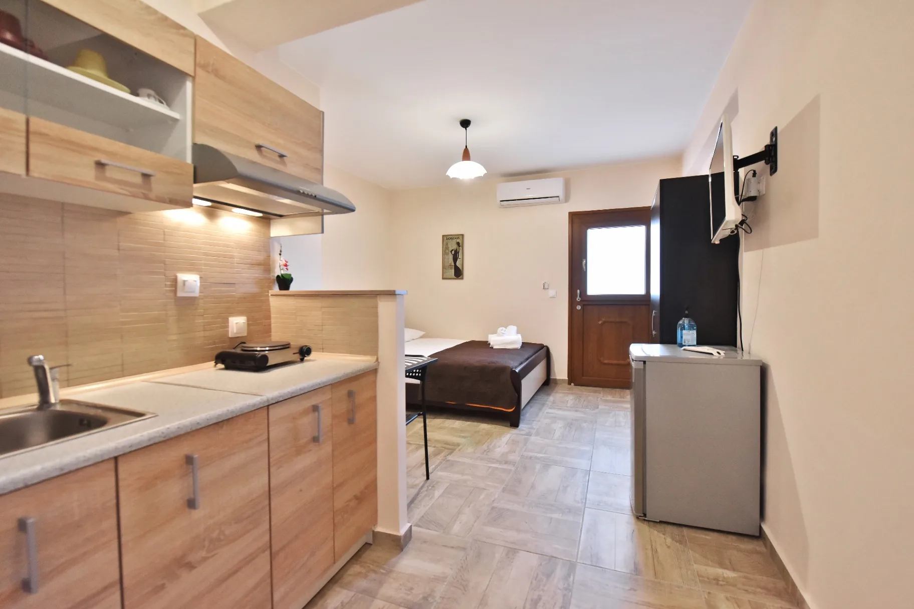 Romantic Stay with Garden & Balcony — view 4
