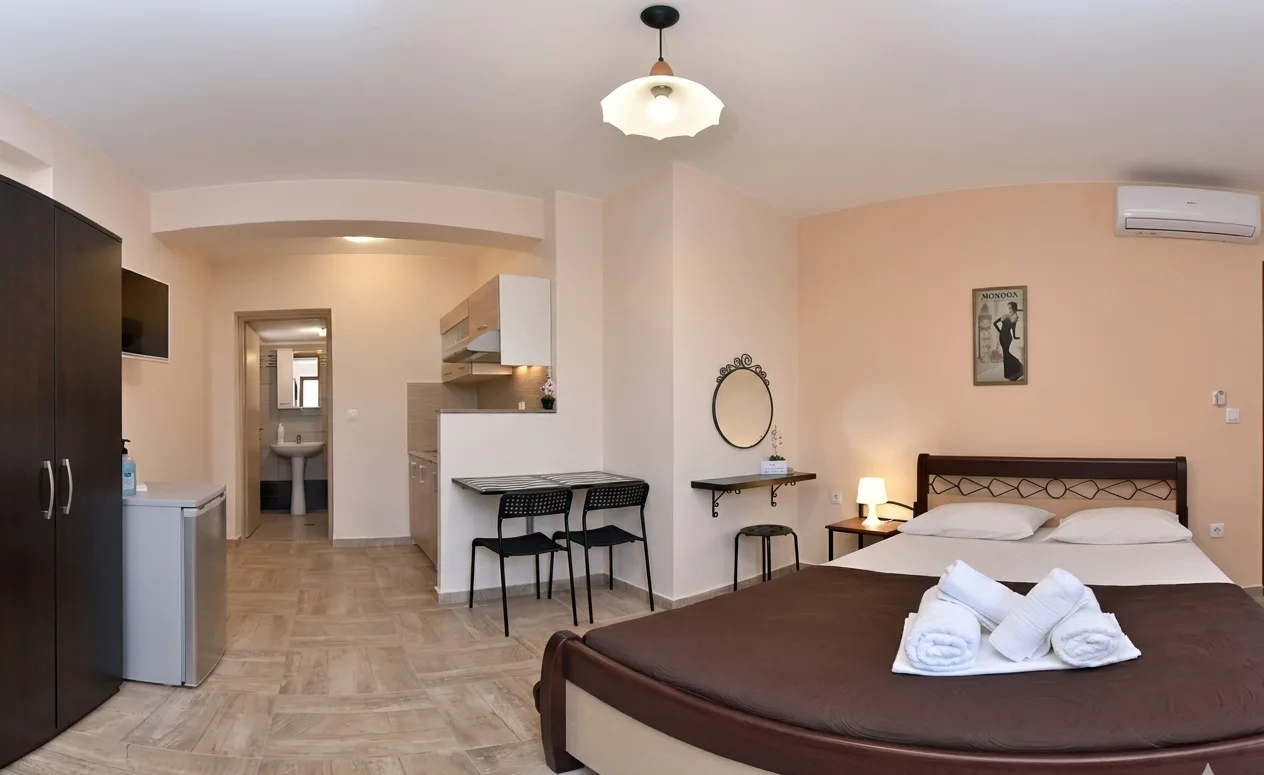 Romantic Stay with Garden & Balcony